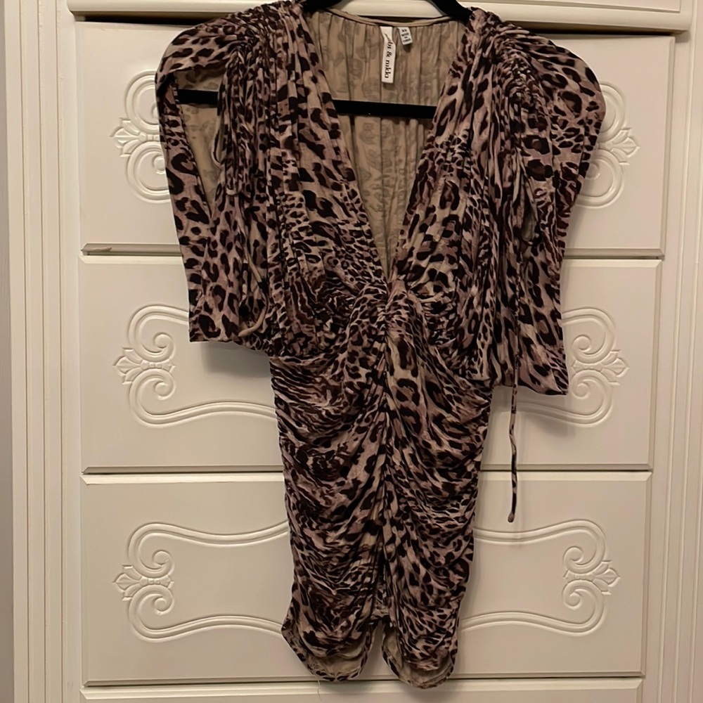 Leopard print jersey knot top.